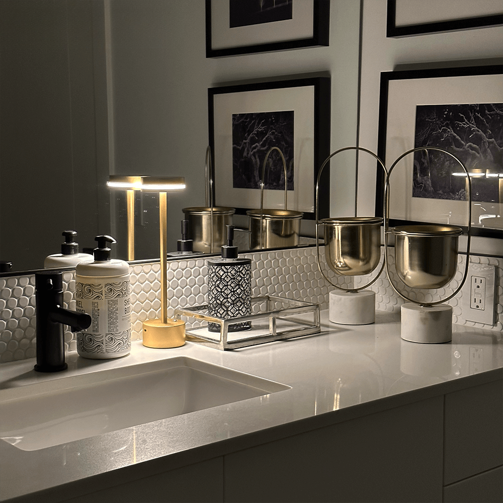 LuxeGlow | Sophisticated Cordless Touch Control Table Lamp 4